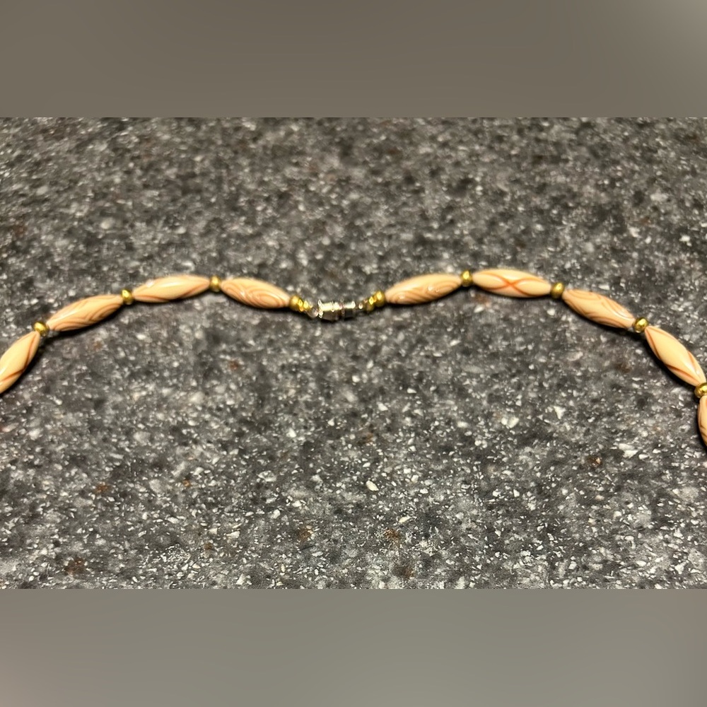 Women’s bead necklace - Picture 2 of 4